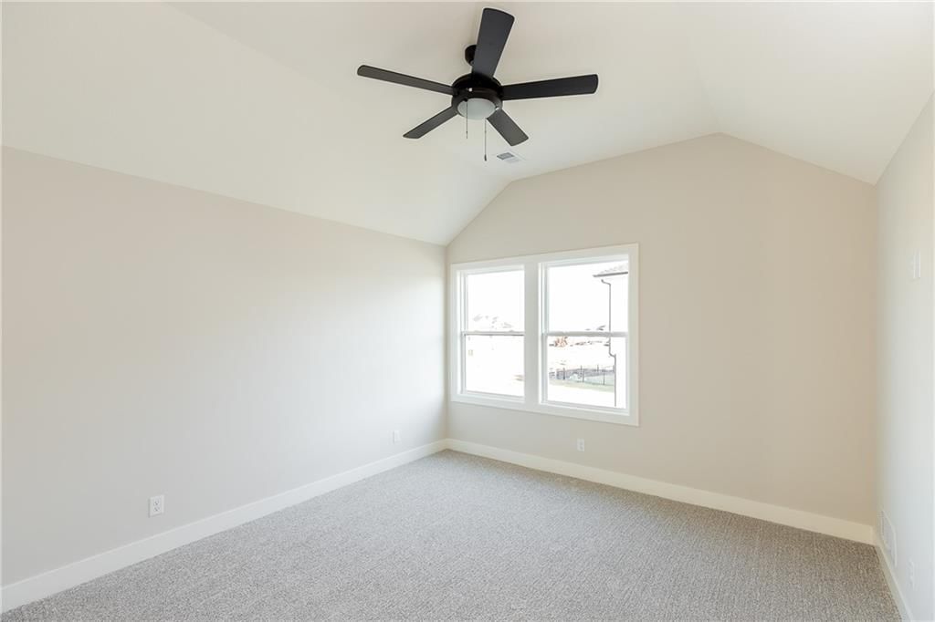 18501 Windsor Street — photo 44