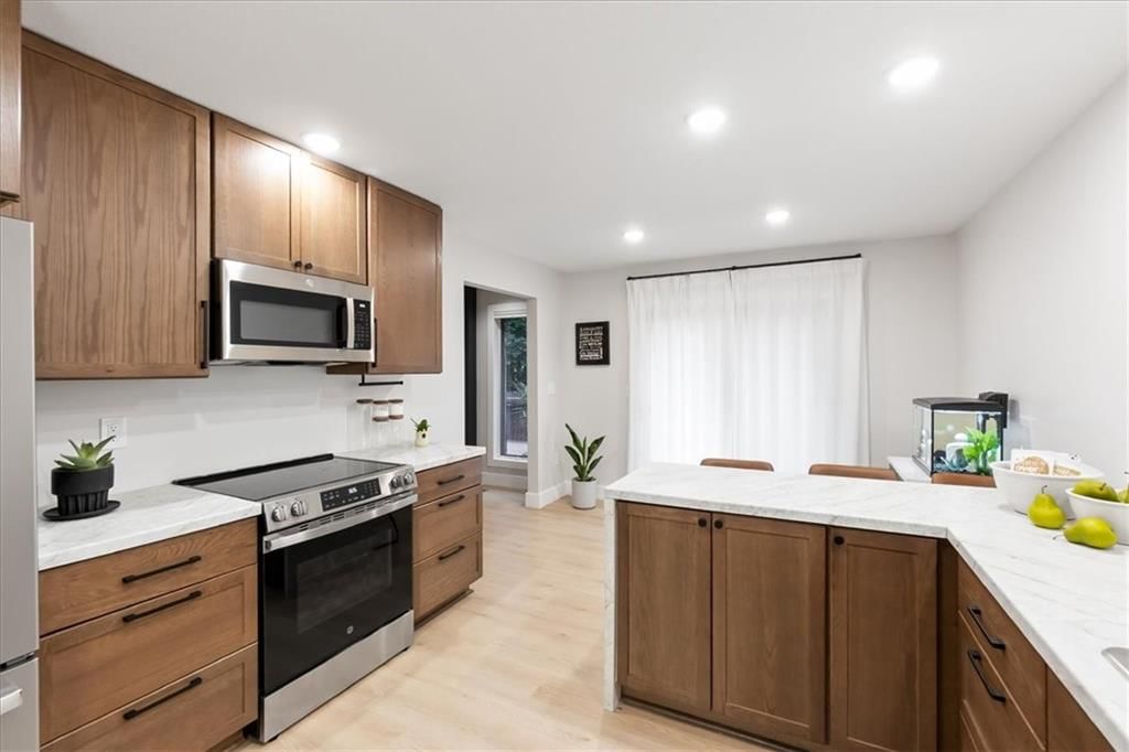 Photo 5 of 23 - 6401 N Park Avenue, Kansas City, MO 64118