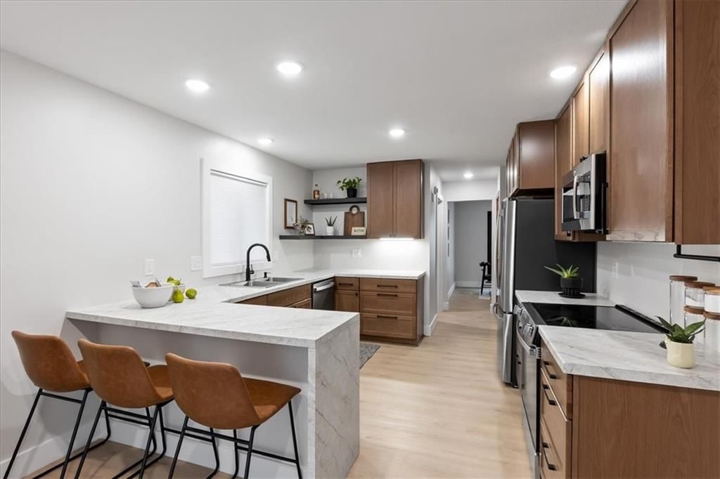 Photo 6 of 23 - 6401 N Park Avenue, Kansas City, MO 64118