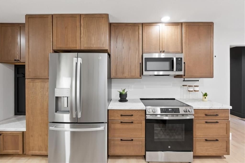 Photo 7 of 23 - 6401 N Park Avenue, Kansas City, MO 64118