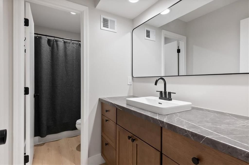 Photo 16 of 23 - 6401 N Park Avenue, Kansas City, MO 64118