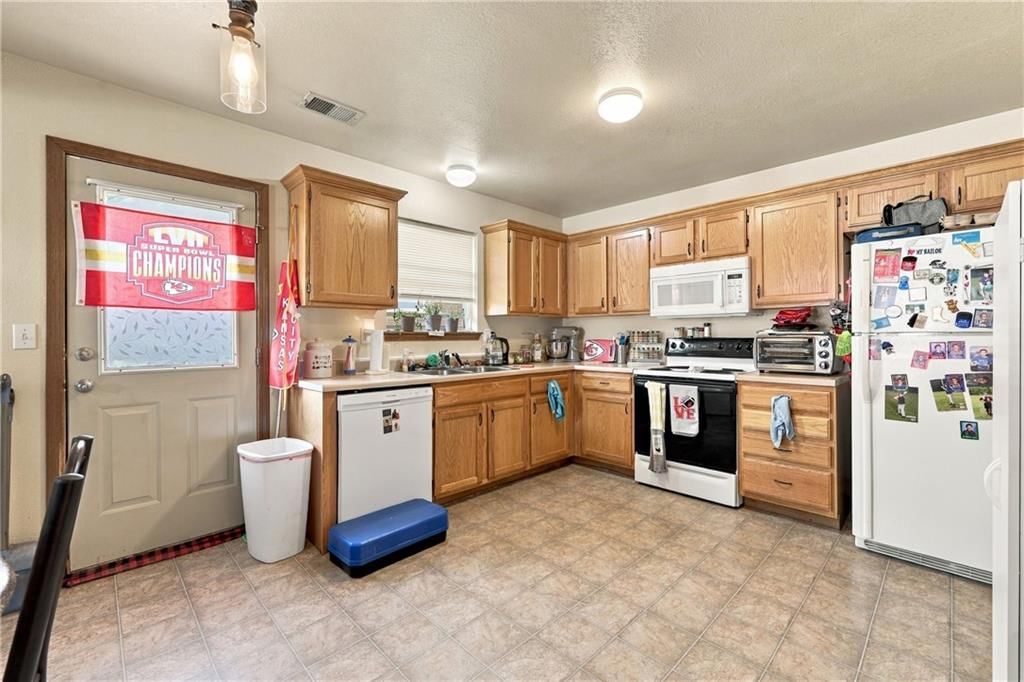 204 & 206 NW Woodbury Drive — photo 5