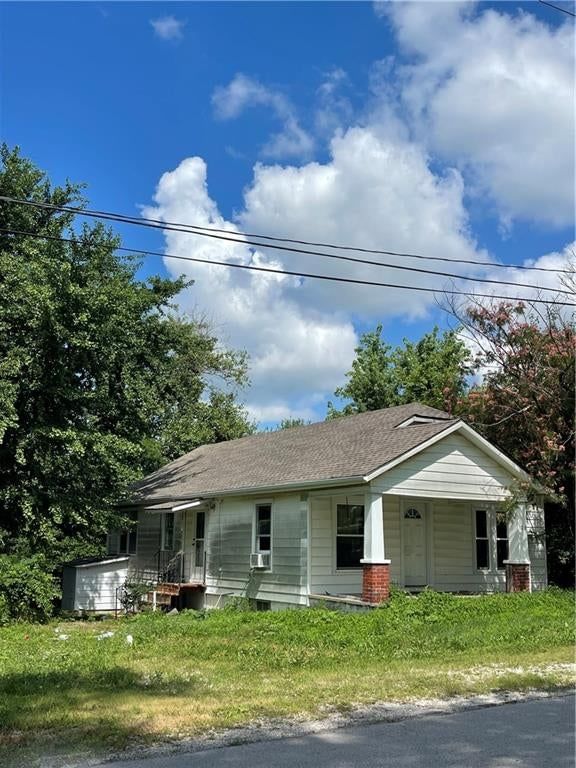 108 NW Heady Avenue — photo 2