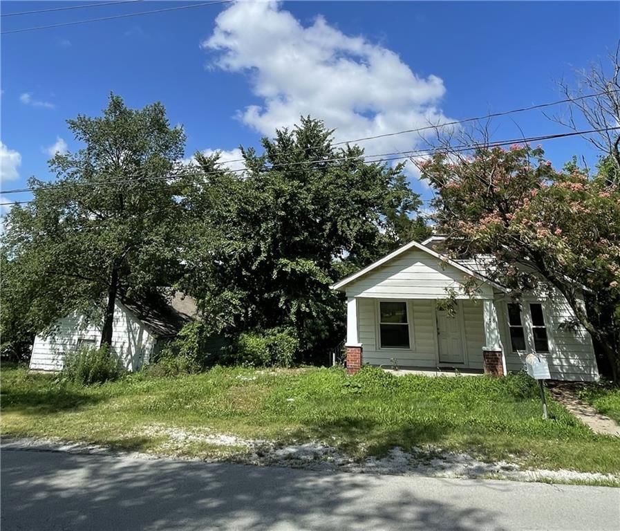 108 NW Heady Avenue — photo 4