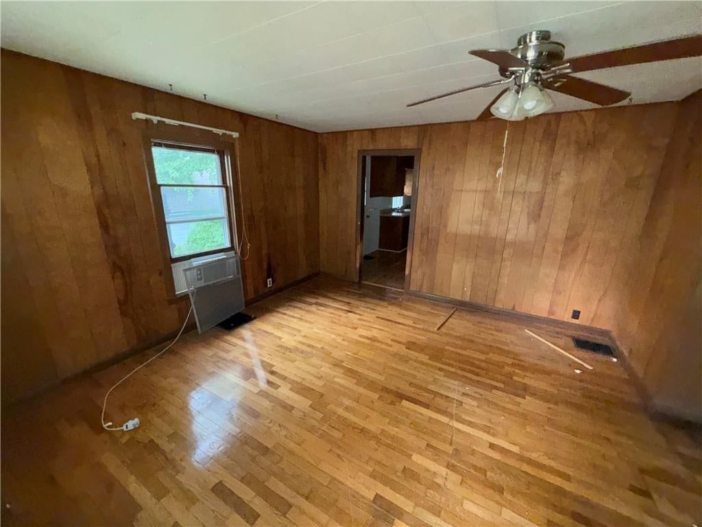 108 NW Heady Avenue — photo 5