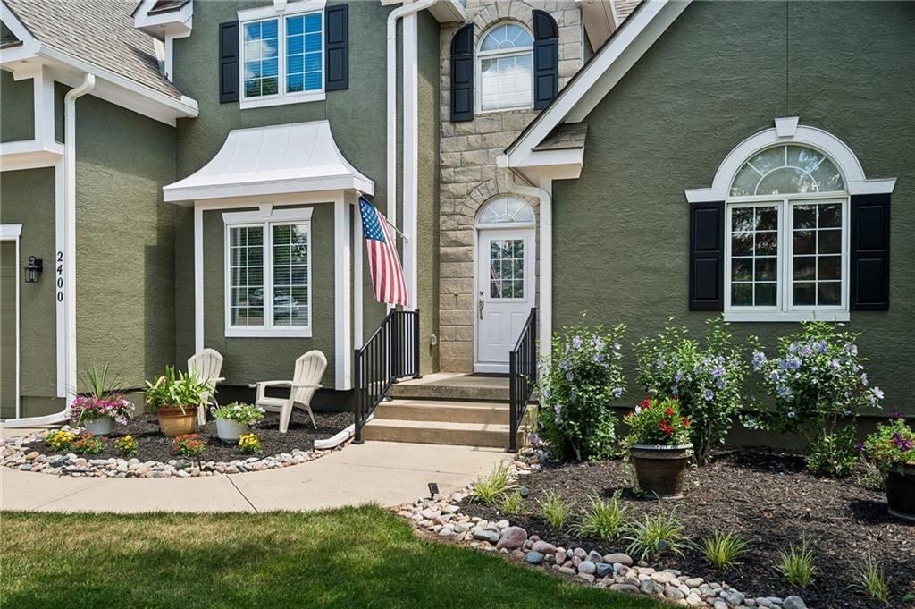 2400 SW Winteroak Court — photo 3