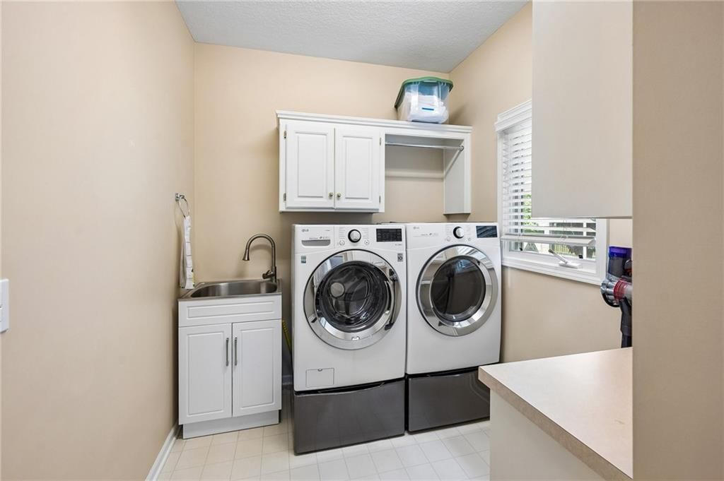 2400 SW Winteroak Court — photo 27