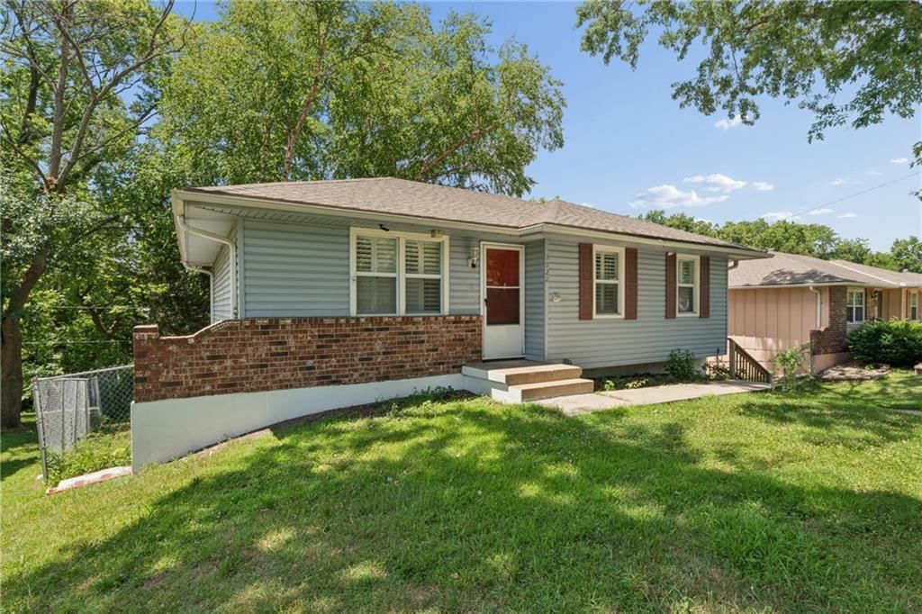 3922 S Harbaugh Drive — photo 2