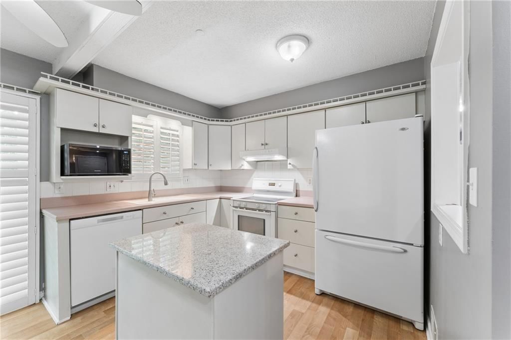 3922 S Harbaugh Drive — photo 11