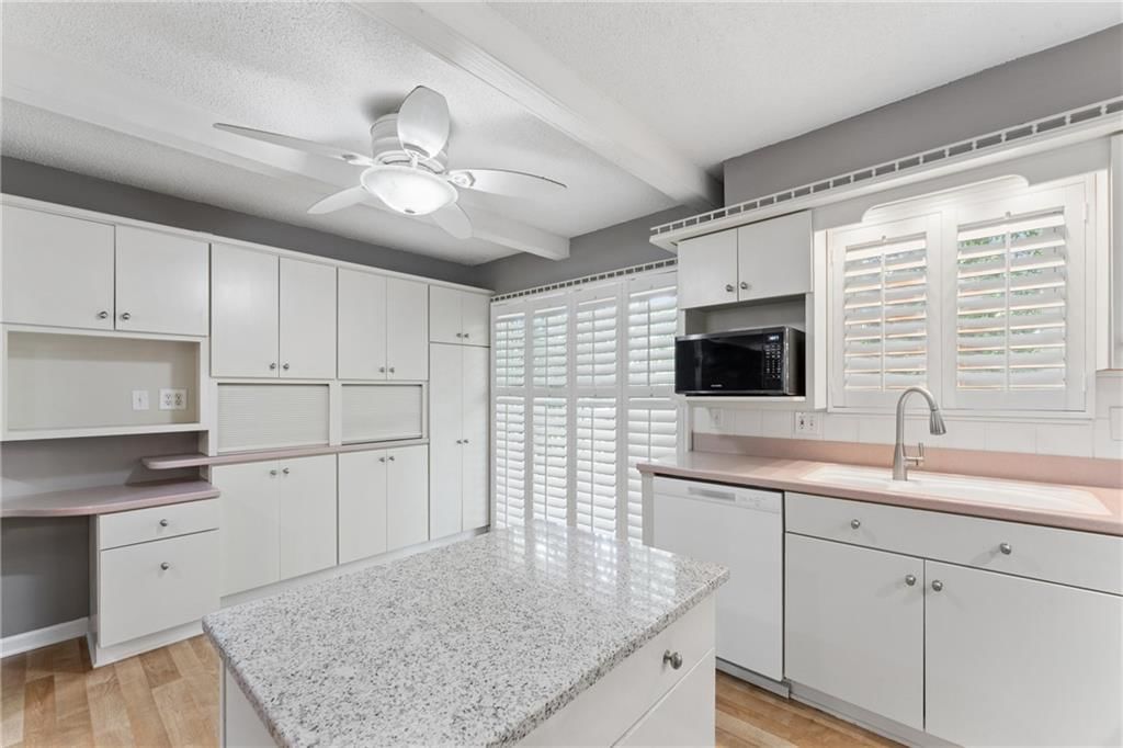 3922 S Harbaugh Drive — photo 13