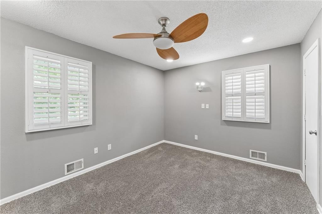 3922 S Harbaugh Drive — photo 18