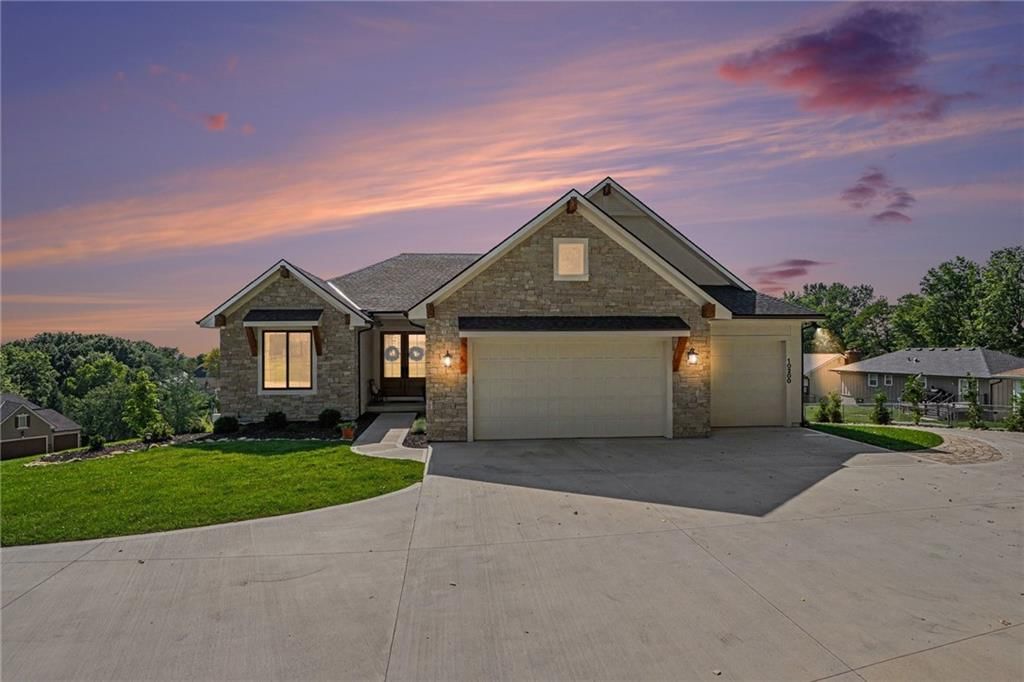 10200 River Hills Drive — photo 1
