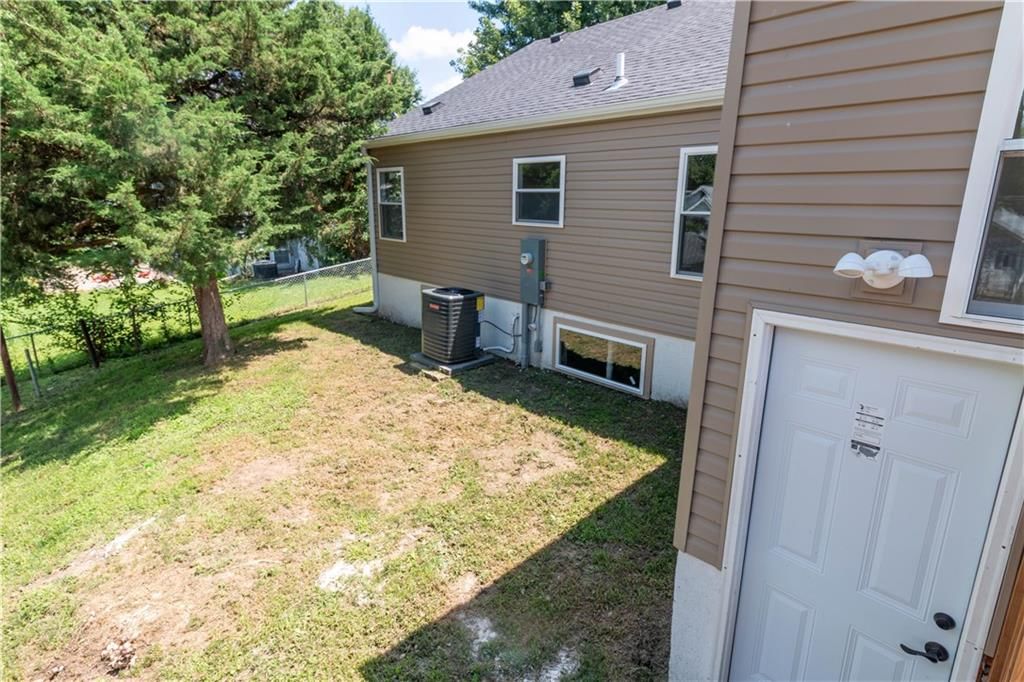 2407 Penn Street — photo 34