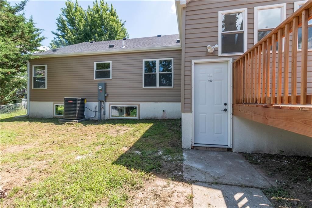 2407 Penn Street — photo 37