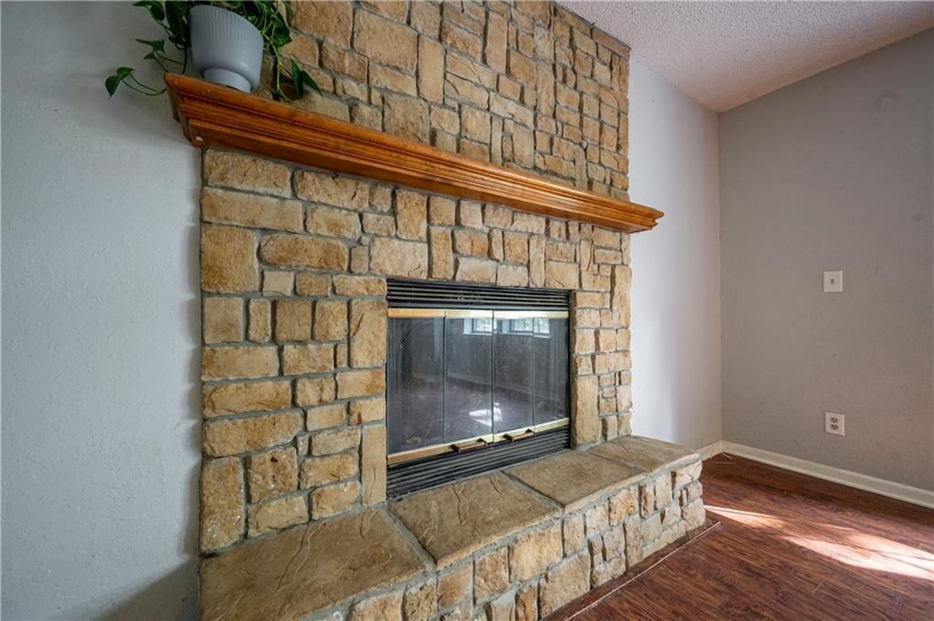 Photo 5 of 19 - 301 NW 79TH Terrace, Kansas City, MO 64118