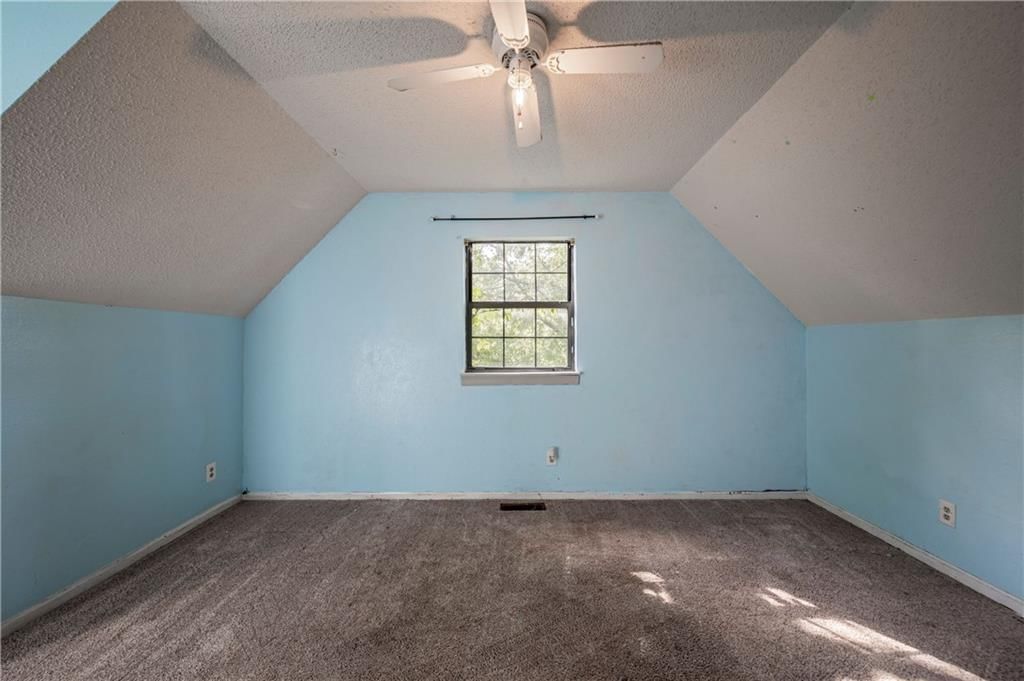 Photo 12 of 19 - 301 NW 79TH Terrace, Kansas City, MO 64118
