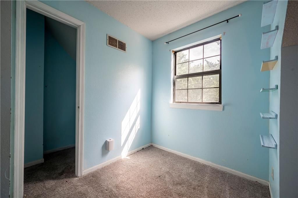 Photo 14 of 19 - 301 NW 79TH Terrace, Kansas City, MO 64118