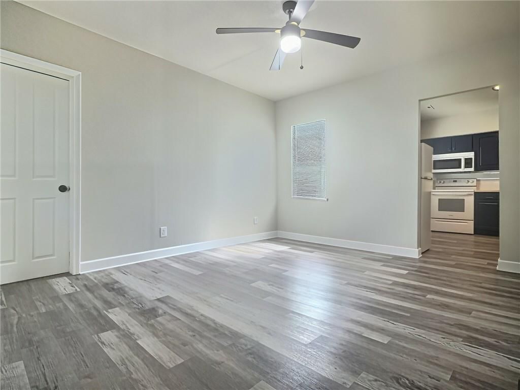 112 S Taylor Street — photo 4