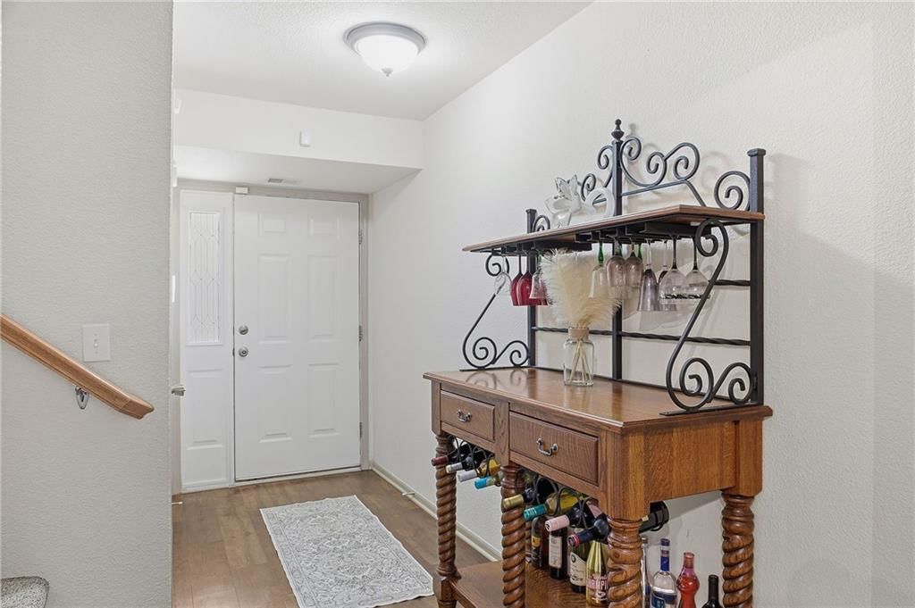 517 SW Shadow Glen Drive — photo 3