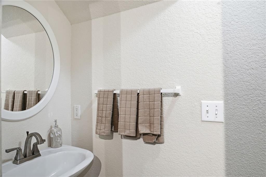 517 SW Shadow Glen Drive — photo 11