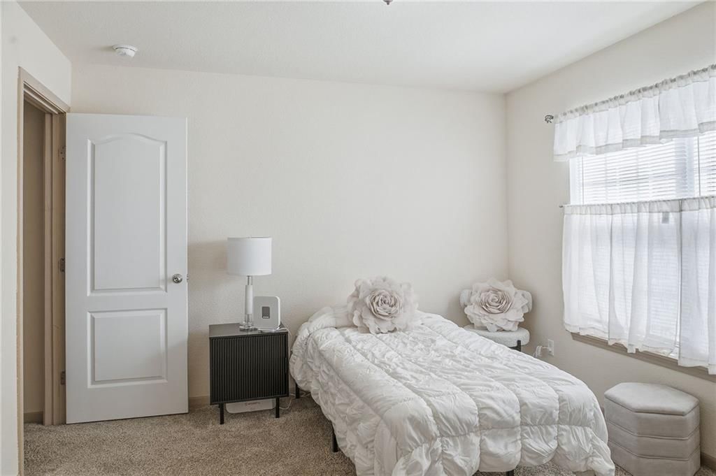 517 SW Shadow Glen Drive — photo 13