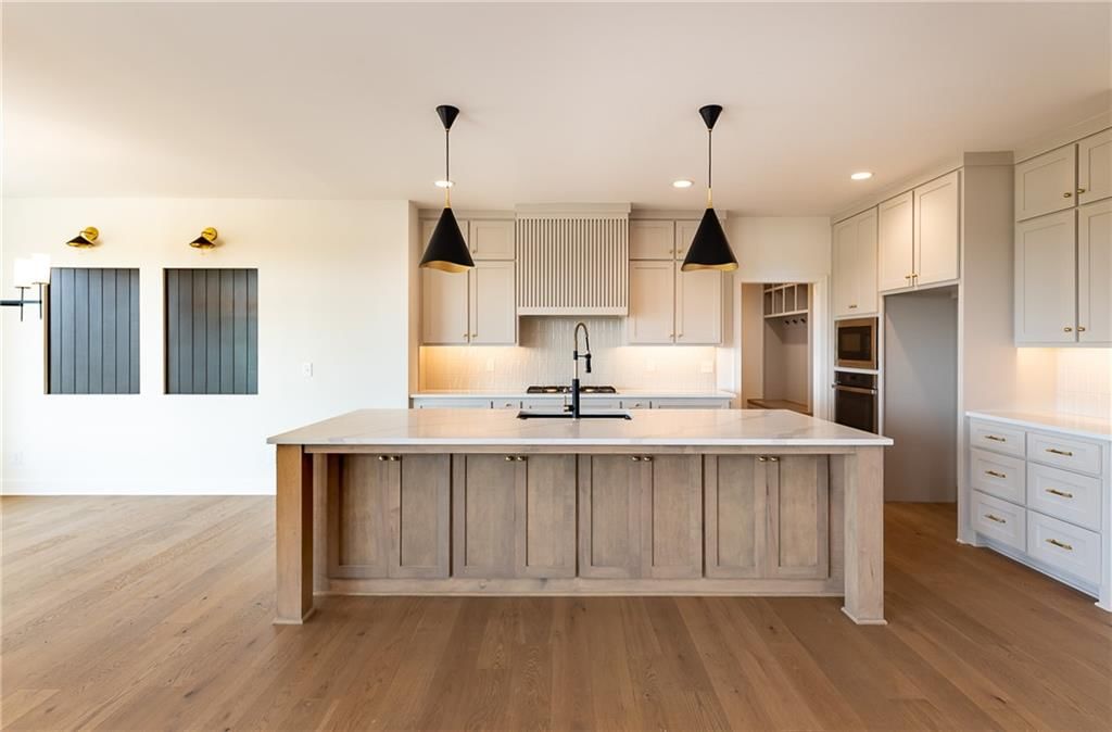 18505 Windsor Street — photo 16