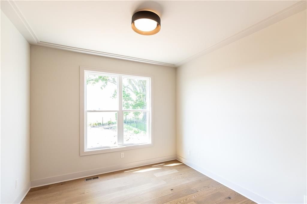 18505 Windsor Street — photo 24