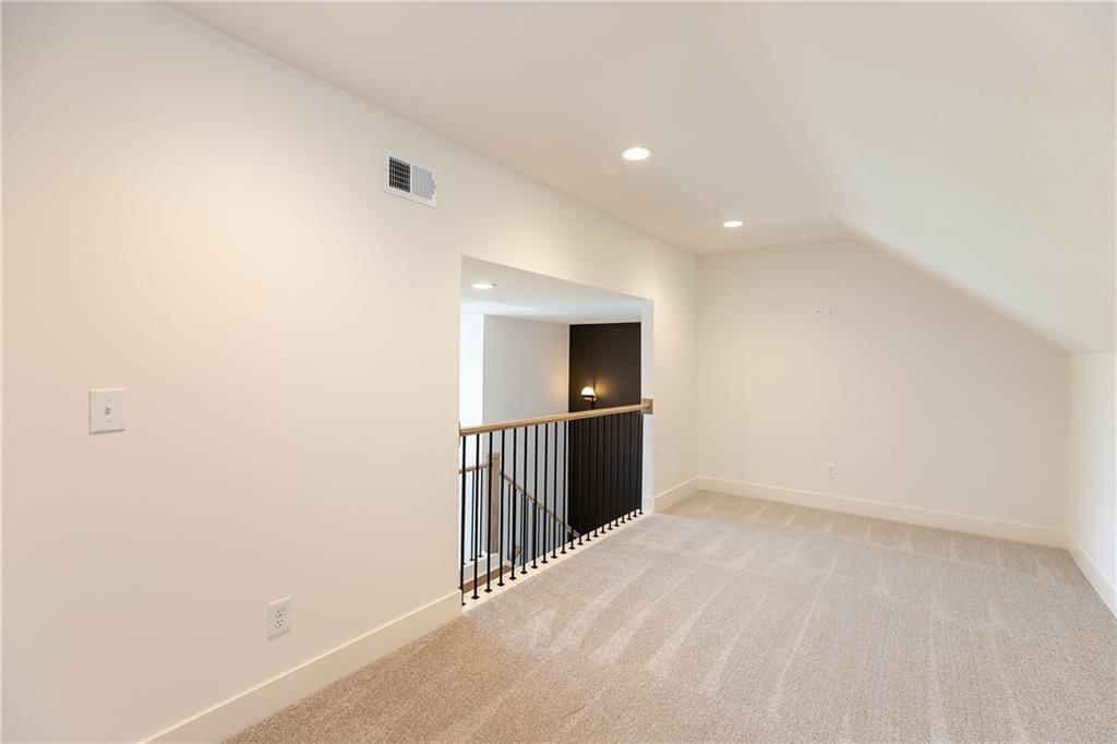 18505 Windsor Street — photo 36