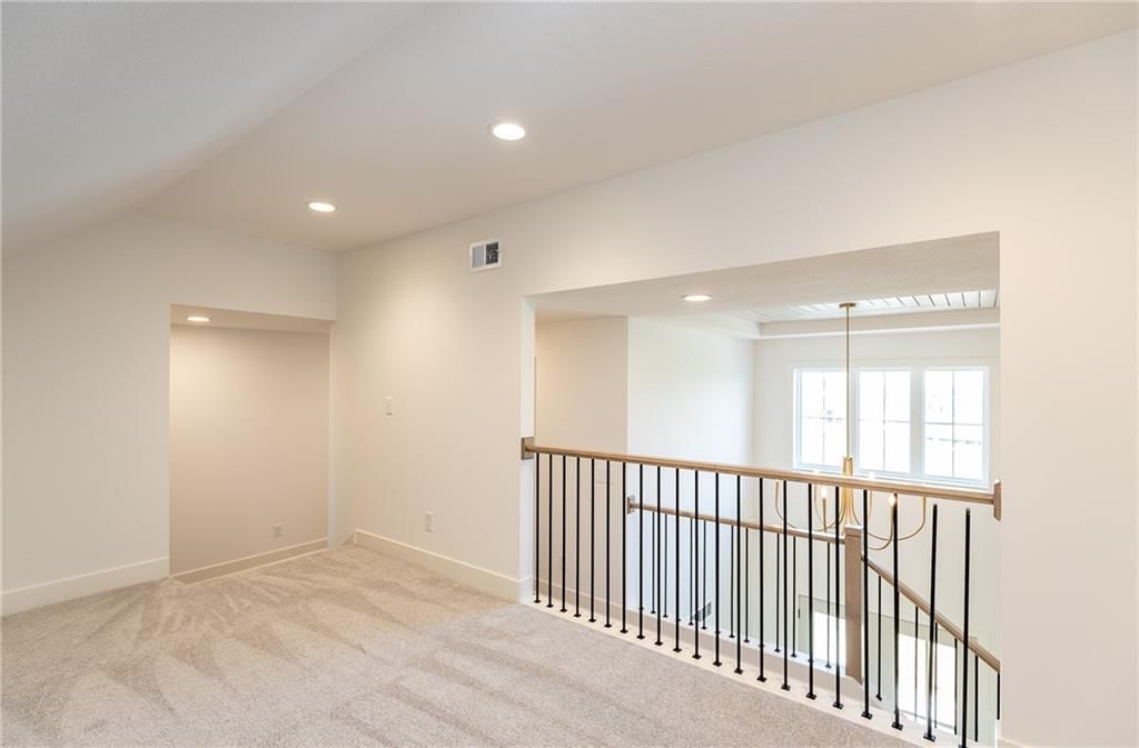 18505 Windsor Street — photo 37