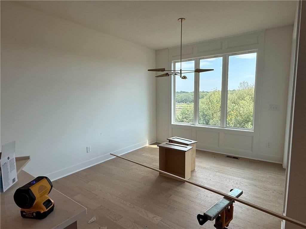 18505 Windsor Street — photo 54