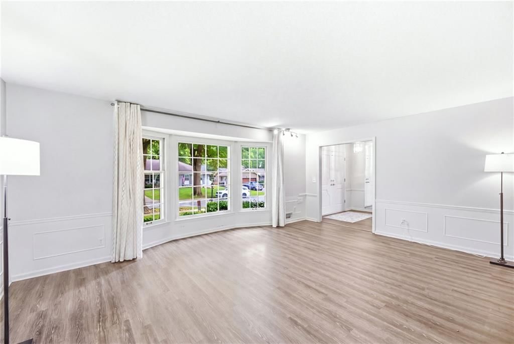 211 W 110TH Street, Kansas City, MO: listing photo 3