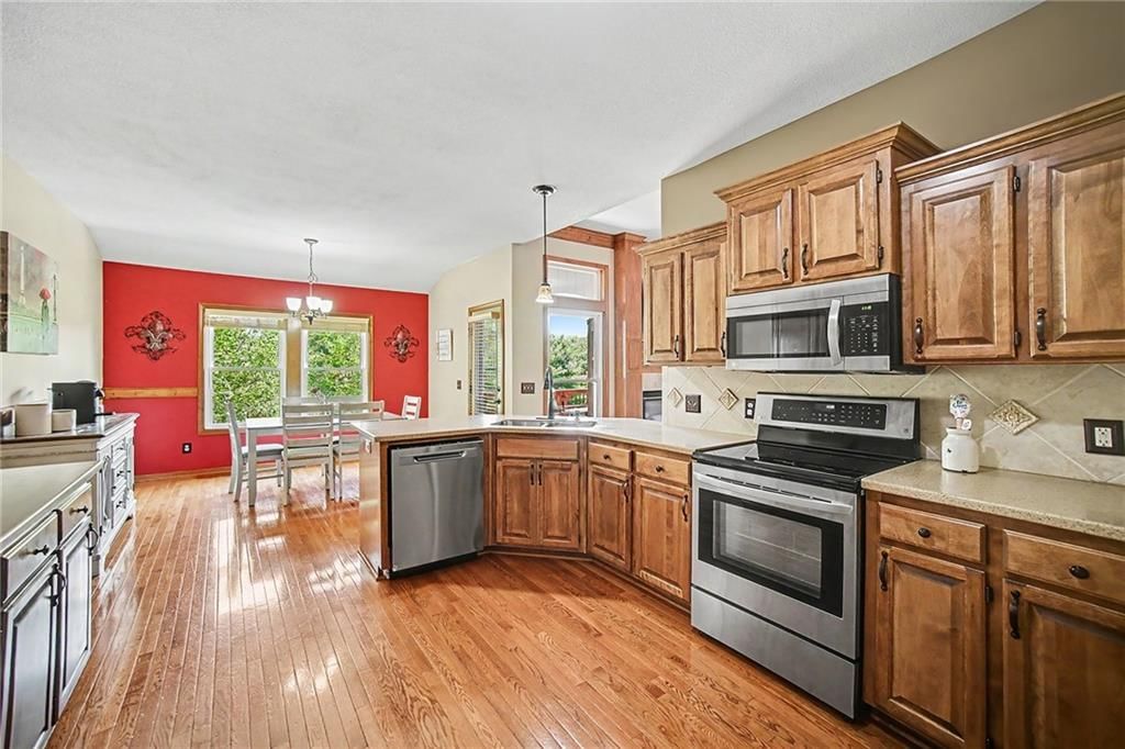 9223 N Jarboe Street — photo 9