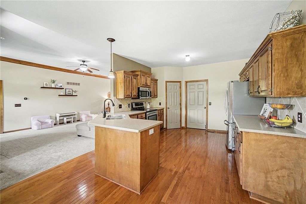 9223 N Jarboe Street — photo 10