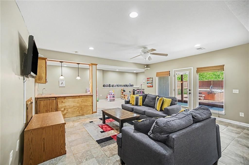 9223 N Jarboe Street — photo 21