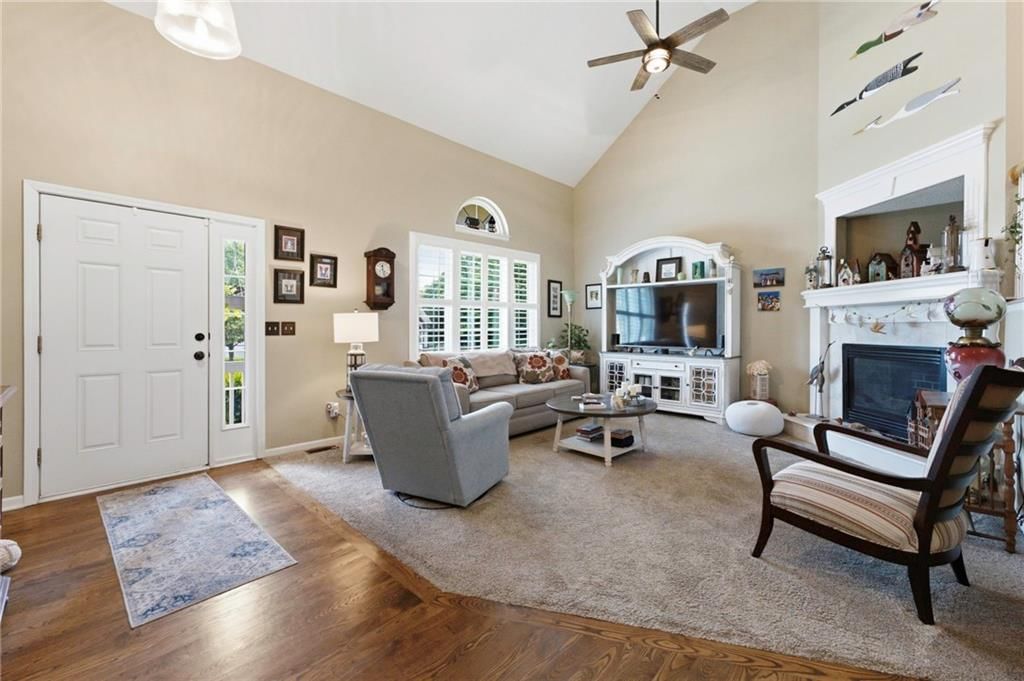 2225 Martha Lane — photo 4