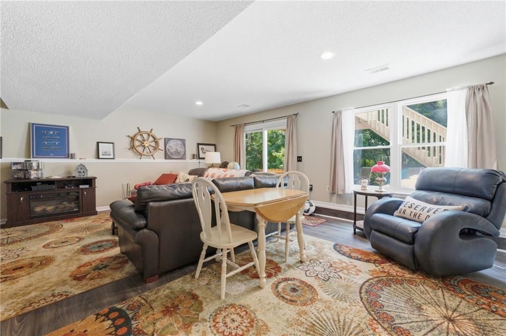 2225 Martha Lane — photo 21