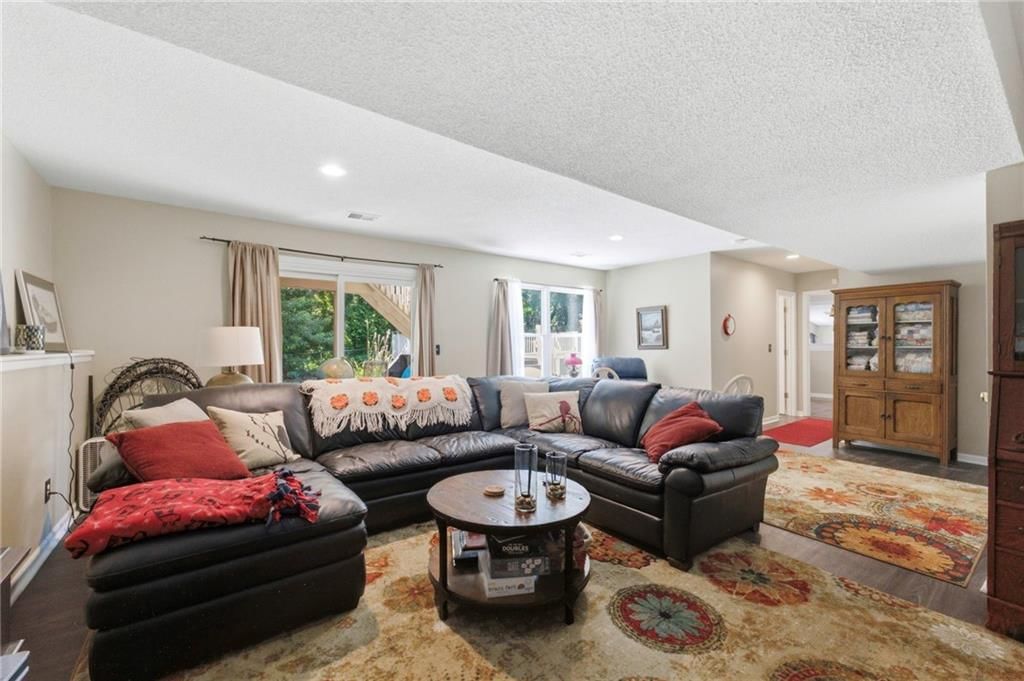 2225 Martha Lane — photo 23