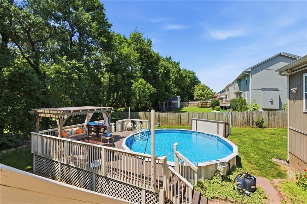 2225 Martha Lane — photo 29