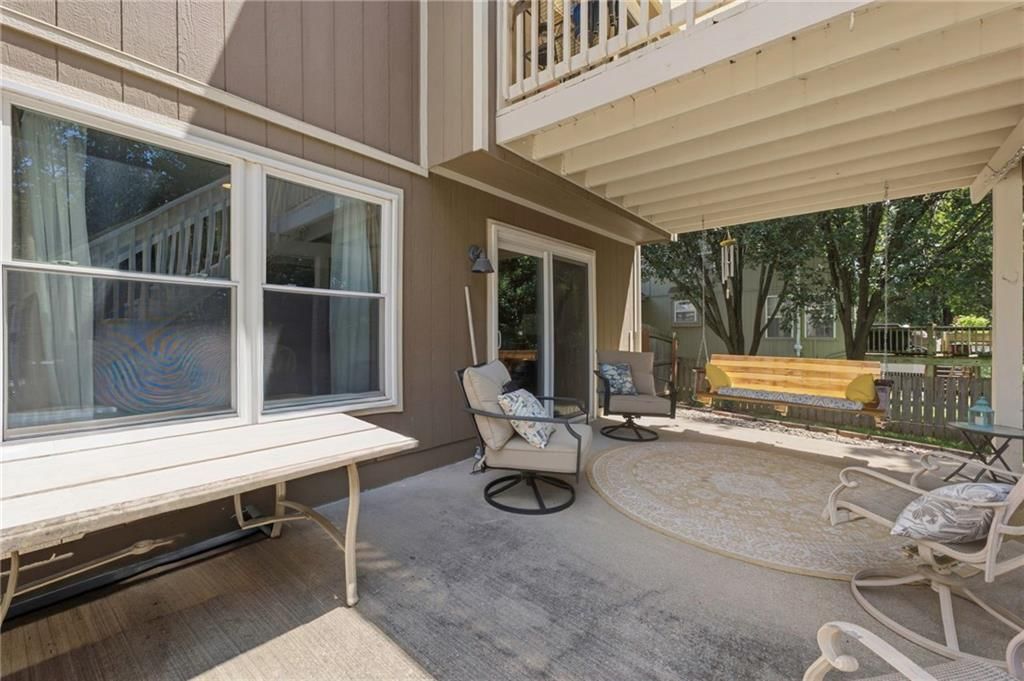 2225 Martha Lane — photo 32