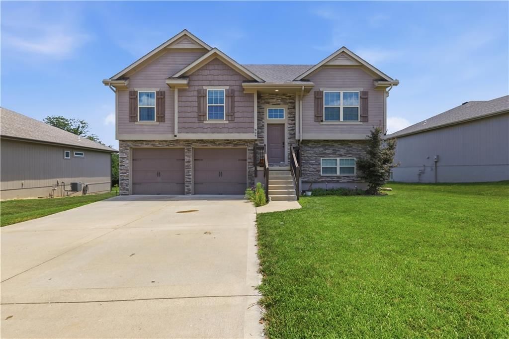 809 N Whispering Hills Drive — photo 1
