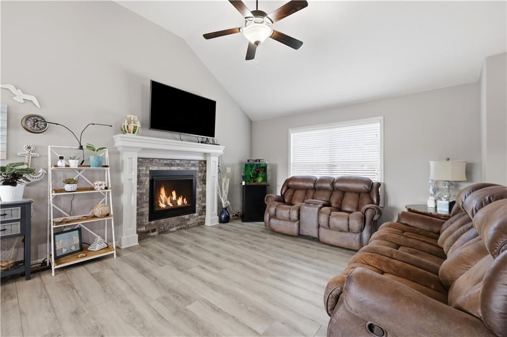 809 N Whispering Hills Drive — photo 3