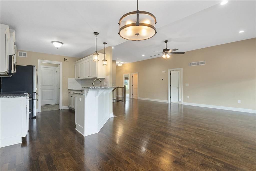 13770 Valleyview Way — photo 9