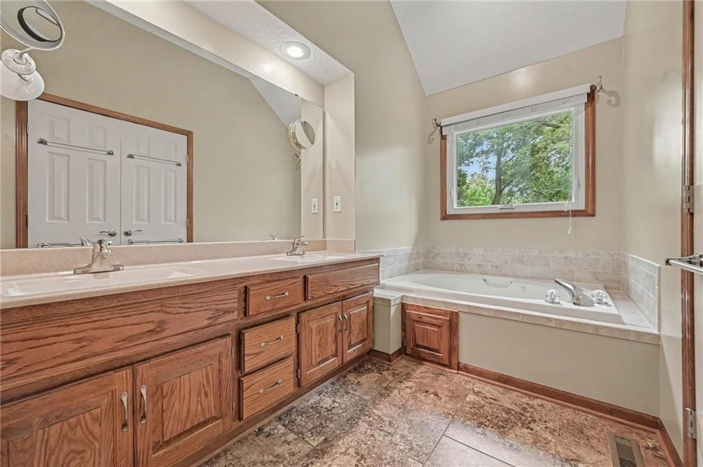 7805 N Rhode Avenue — photo 22