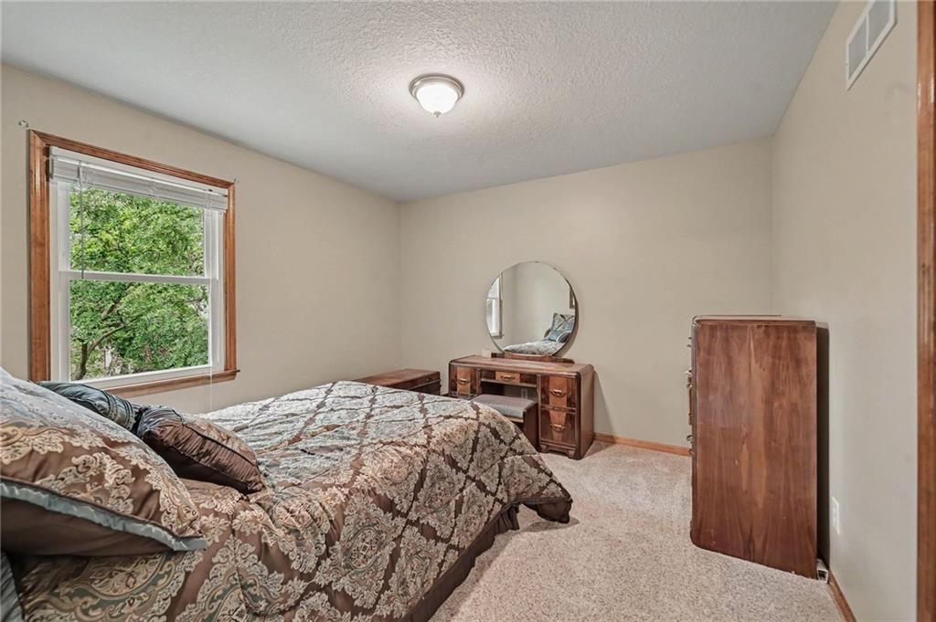 7805 N Rhode Avenue — photo 23