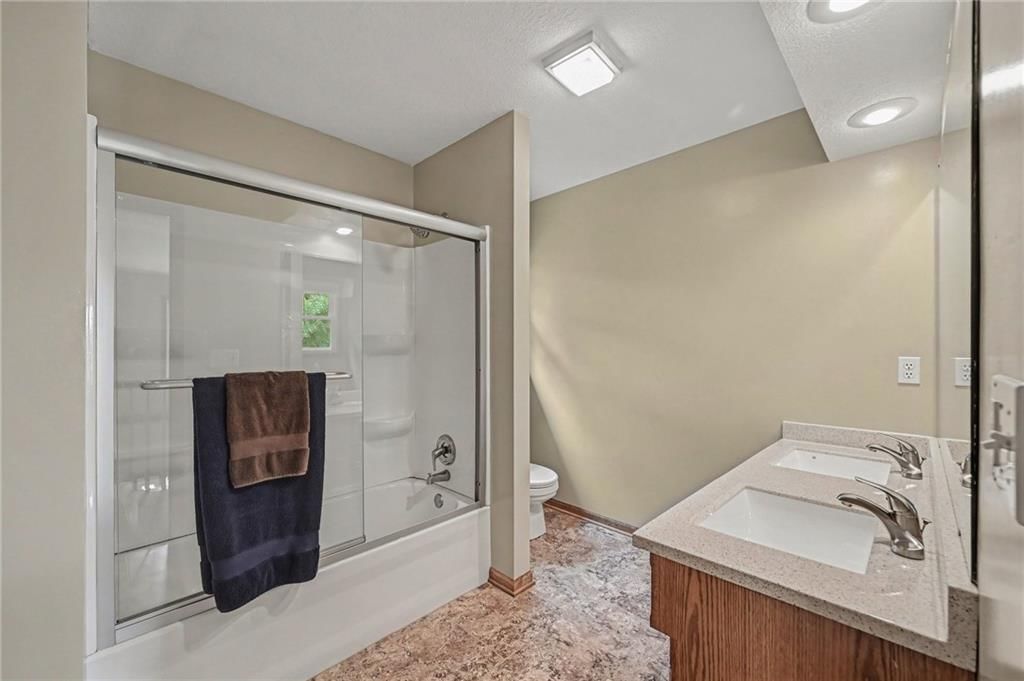 7805 N Rhode Avenue — photo 29