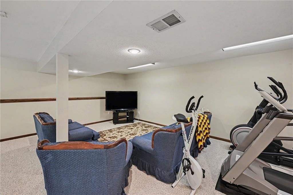 7805 N Rhode Avenue — photo 32