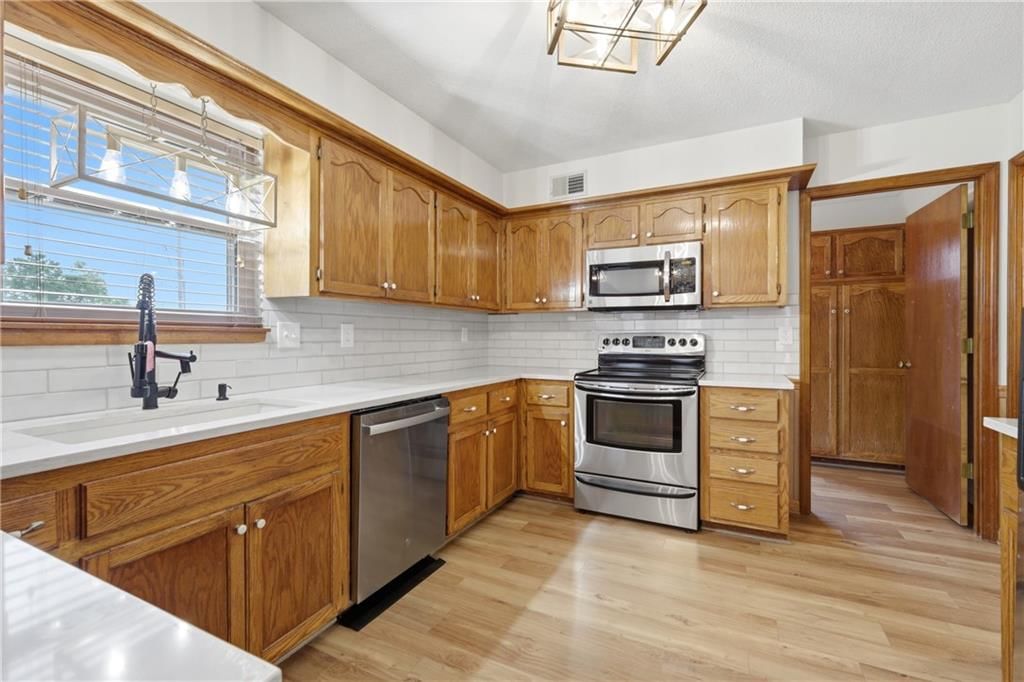 415 SE Bent Tree Drive — photo 8