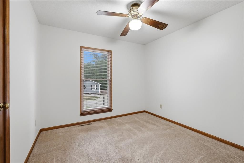 415 SE Bent Tree Drive — photo 17