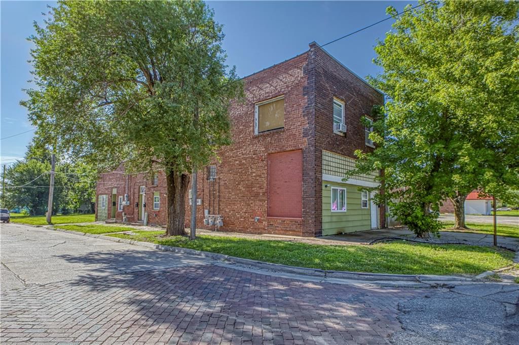 101 S Elm Street — photo 1