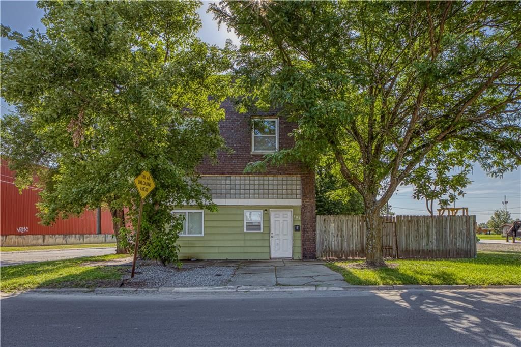 101 S Elm Street — photo 2
